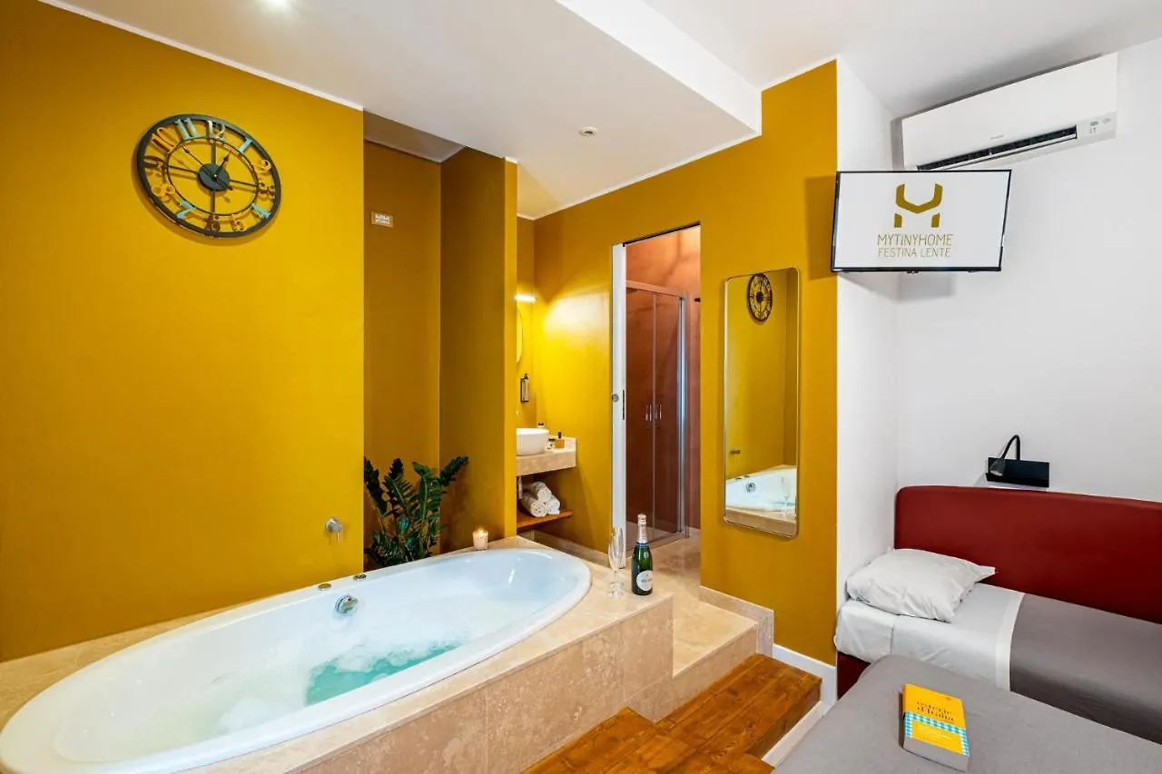 MyTinyHome Festina Lente Roma 0*,  Italia